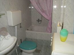 Serene Garden Apartment With Terrace