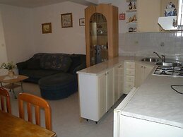 Serene Garden Apartment With Terrace