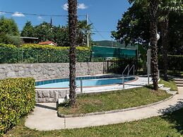 Charming Apartment With Sea Views and Shared Pool