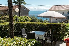 Charming Apartment With Sea Views and Shared Pool