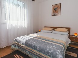 Charming Apartment With Sea Views and Shared Pool