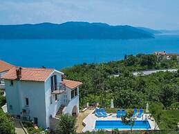 Charming Brsec Apartment With Shared Pool