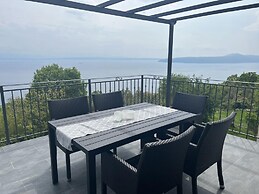 Splendid Holiday Home With Panoramic Sea Views Moscenicka Draga