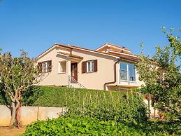 Stylish Two Bedroom Apartment in Labin