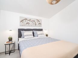 Stylish Two Bedroom Apartment in Labin