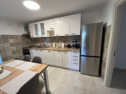 Elegant Lovran Apartment With Garden