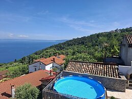 Cozy Lovran Apartment With Private Pool and Sea View
