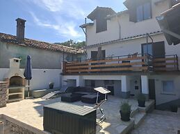 Cozy Lovran Apartment With Private Pool and Sea View