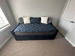 Cozy Whitby Retreat - 2 Bedroom Private House
