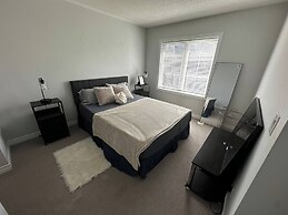 Cozy Whitby Retreat - 2 Bedroom Private House