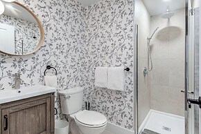 Beautiful Vieux Quebec 2 Bed Apt