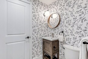 Beautiful Vieux Quebec 2 Bed Apt