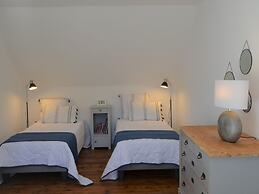 Comfortable Holiday Home With Enclosed Garden