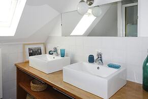 Comfortable Holiday Home With Enclosed Garden