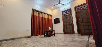 Goroomgo Prisha Stay Lucknow