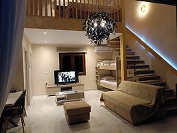 The Diamond of Kriaritsi private pools