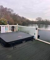 Tattershall Lakeside Lodge - Tranquil Retreat