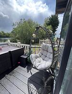 Tattershall Lakeside Lodge - Tranquil Retreat
