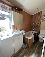 Tattershall Lakeside Lodge - Tranquil Retreat