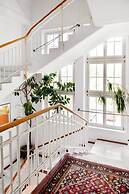 WHLIVING - Apartments & Studios