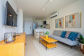 w Majestic 1BR w Stunning Balcony View