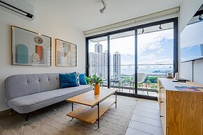 w Majestic 1BR w Stunning Balcony View