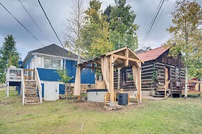 Walk to Town: Victorian Home w/ Private Hot Tub