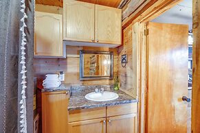 Walk to Town: Victorian Home w/ Private Hot Tub