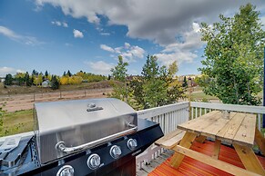 Walk to Town: Victorian Home w/ Private Hot Tub