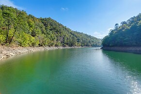 1 Mi to Nantahala River: Mtn-view Retreat!