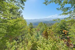 1 Mi to Nantahala River: Mtn-view Retreat!