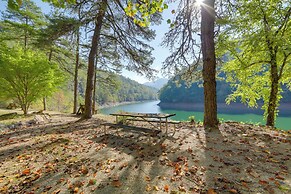 1 Mi to Nantahala River: Mtn-view Retreat!