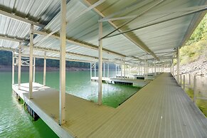 1 Mi to Nantahala River: Mtn-view Retreat!