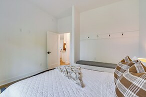 Lake-view Retreat w/ Grill in Eagle Rock!