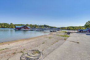 Lake-view Retreat w/ Grill in Eagle Rock!