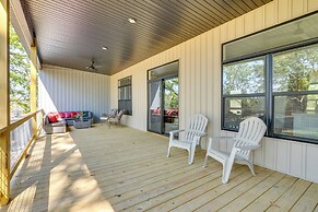 Lake-view Retreat w/ Grill in Eagle Rock!