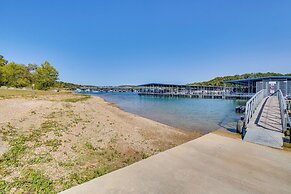 Lake-view Retreat w/ Grill in Eagle Rock!