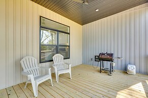 Lake-view Retreat w/ Grill in Eagle Rock!