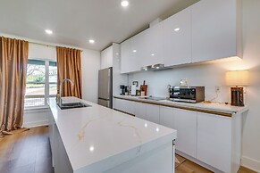 Lake-view Retreat w/ Grill in Eagle Rock!