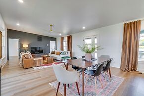 Lake-view Retreat w/ Grill in Eagle Rock!
