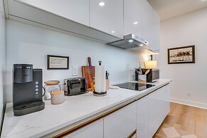 Lake-view Retreat w/ Grill in Eagle Rock!