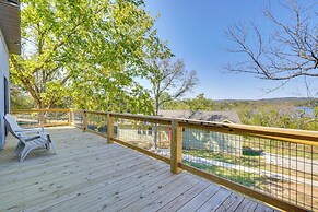 Lake-view Retreat w/ Grill in Eagle Rock!