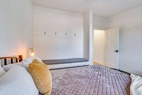 Lake-view Retreat w/ Grill in Eagle Rock!