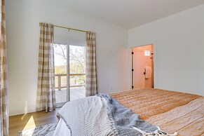 Lake-view Retreat w/ Grill in Eagle Rock!