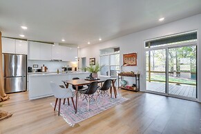 Lake-view Retreat w/ Grill in Eagle Rock!