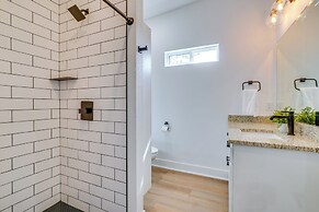 Lake-view Retreat w/ Grill in Eagle Rock!