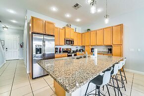Townhome w/ Lanai & Private Pool: 14 Mi to Disney!