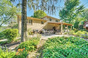 3 Mi to Lake Redman: Home w/ Furnished Pergola!