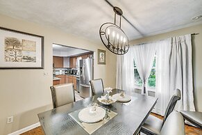 3 Mi to Lake Redman: Home w/ Furnished Pergola!