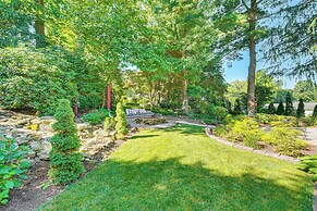 3 Mi to Lake Redman: Home w/ Furnished Pergola!